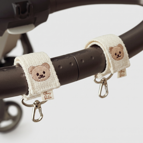 Crochets de Poussette Ours Athmora - photo studio fond clair